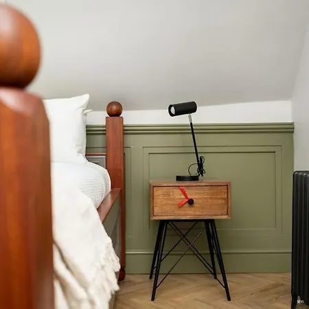 Aldwark Attic Is 4 Min To The Shambles With Free Wifi *