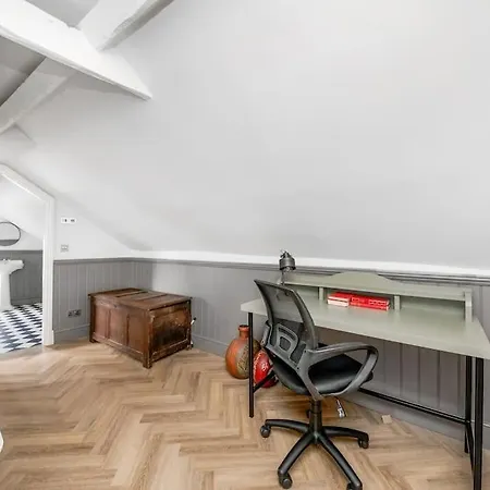 Aldwark Attic Is 4 Min To The Shambles With Free Wifi