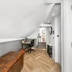 Aldwark Attic Is 4 Min To The Shambles With Free Wifi Apartment