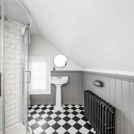 Aldwark Attic Is 4 Min To The Shambles With Free Wifi Apartment