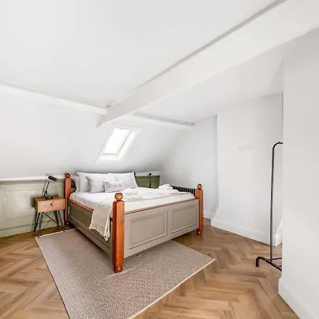 Aldwark Attic Is 4 Min To The Shambles With Free Wifi Apartment