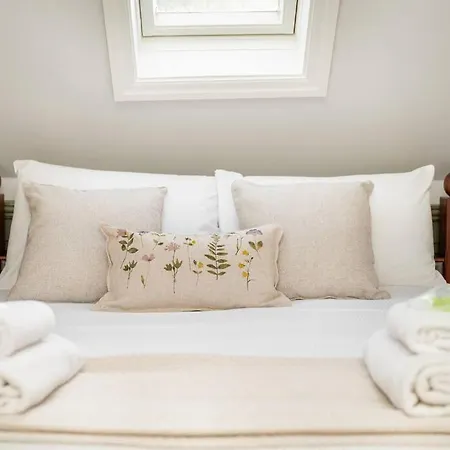 Aldwark Attic Is 4 Min To The Shambles With Free Wifi Apartment *